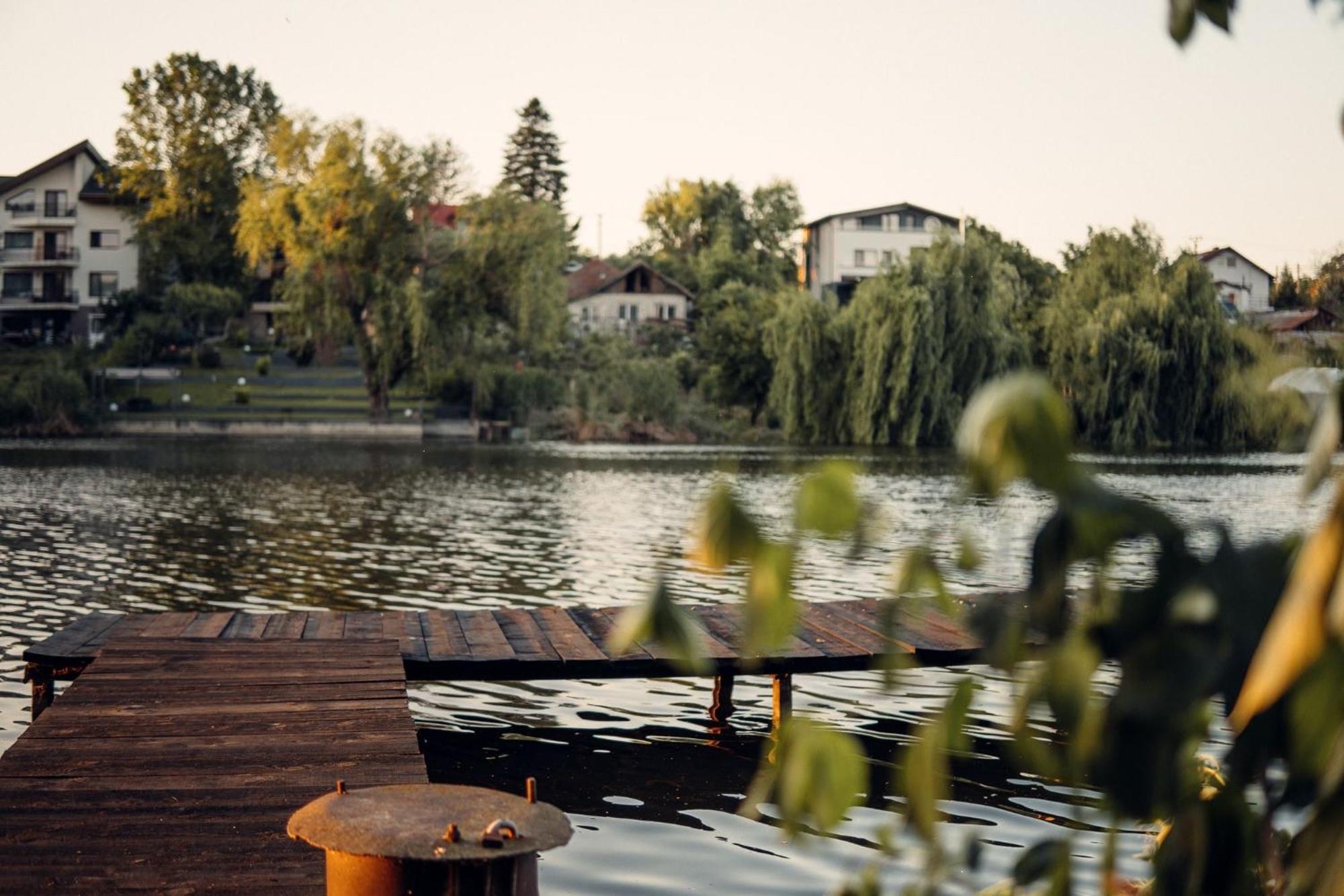 Madison Lake Villa Balotesti Exterior foto