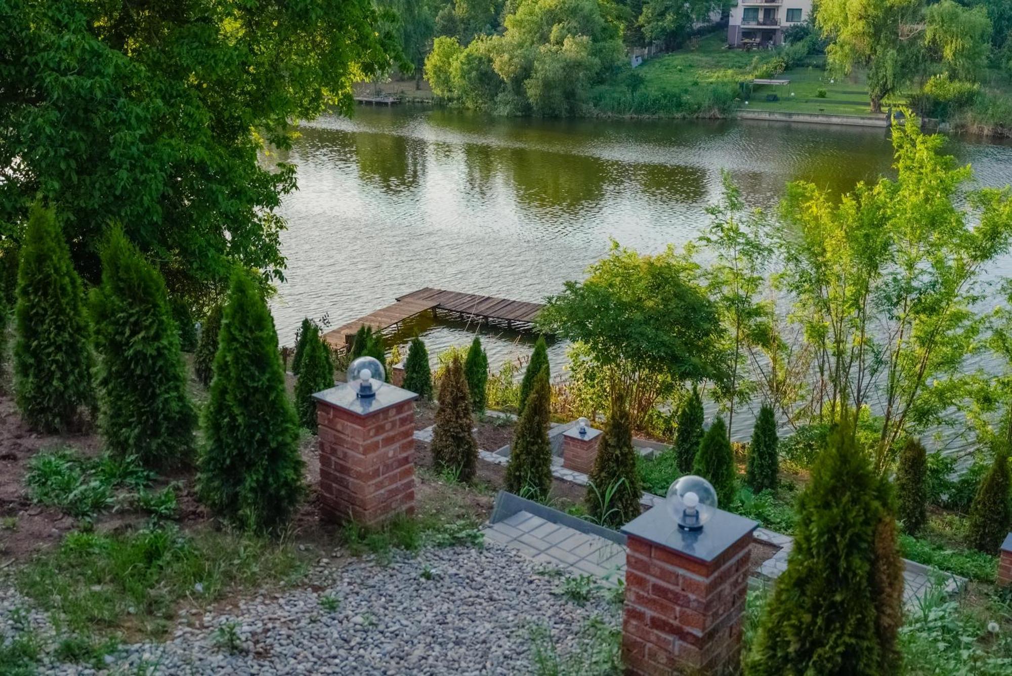Madison Lake Villa Balotesti Exterior foto